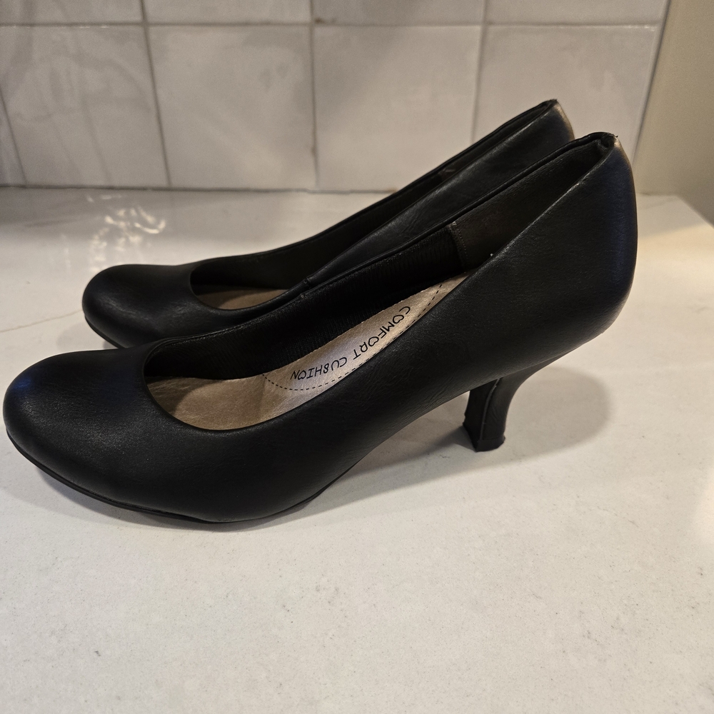 Jellypop Cayla Black Women's Heels